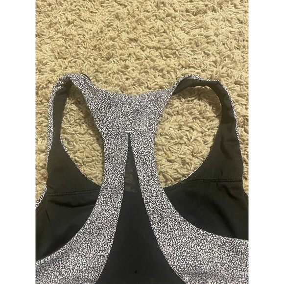 Women's Lululemon Invigorate White and Black Sports Bra Top Sz 4 - Picture 3 of 6